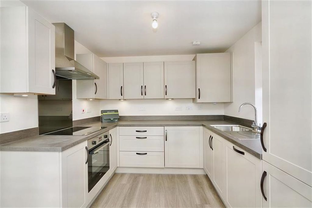 Property photo 2 of 8 Kitchen