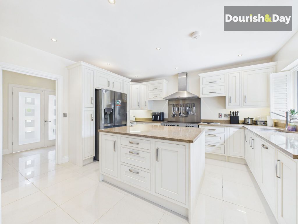 Property photo 2 of 39