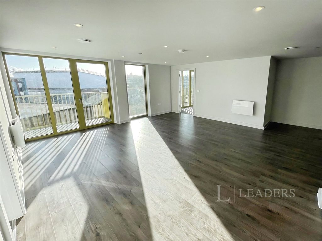 Property photo 2 of 17 Picture No. 09