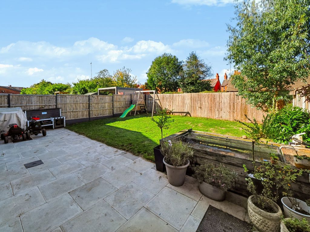 Property photo 2 of 33