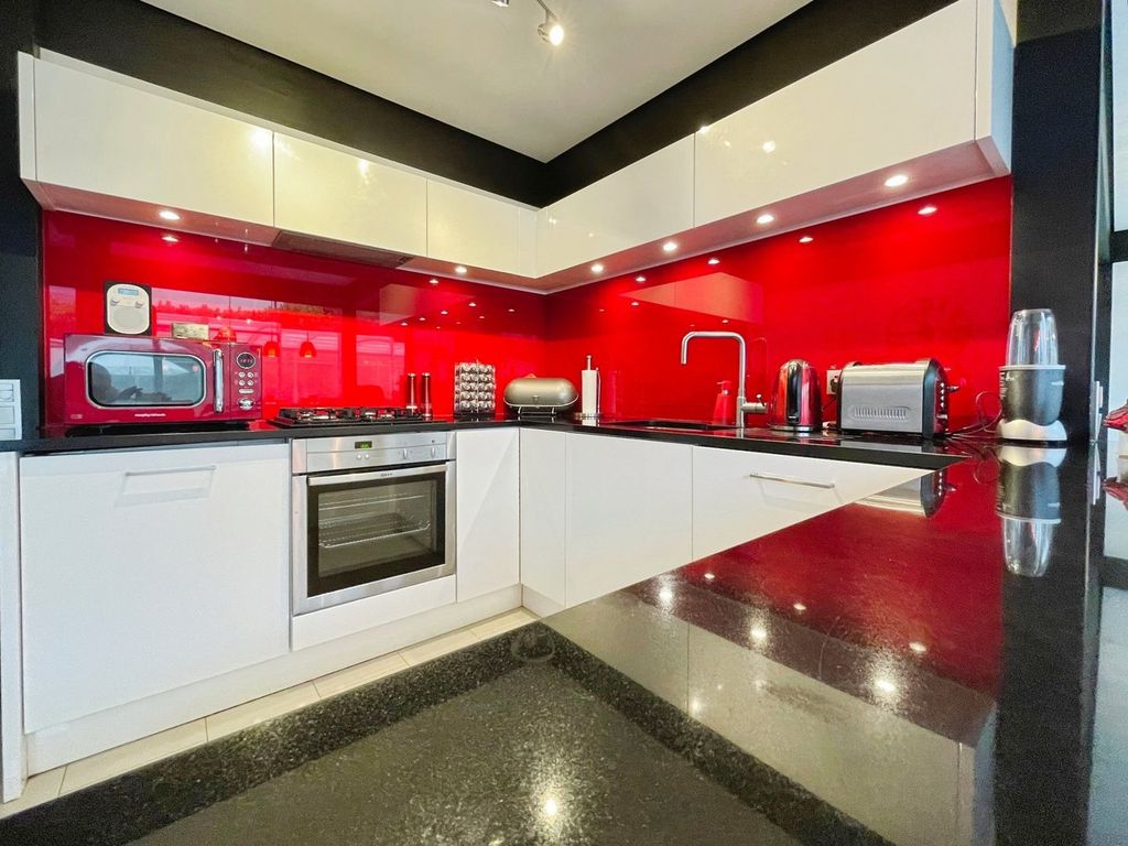 Property photo 3 of 38