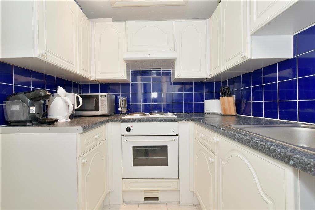Property photo 3 of 7 Kitchen
