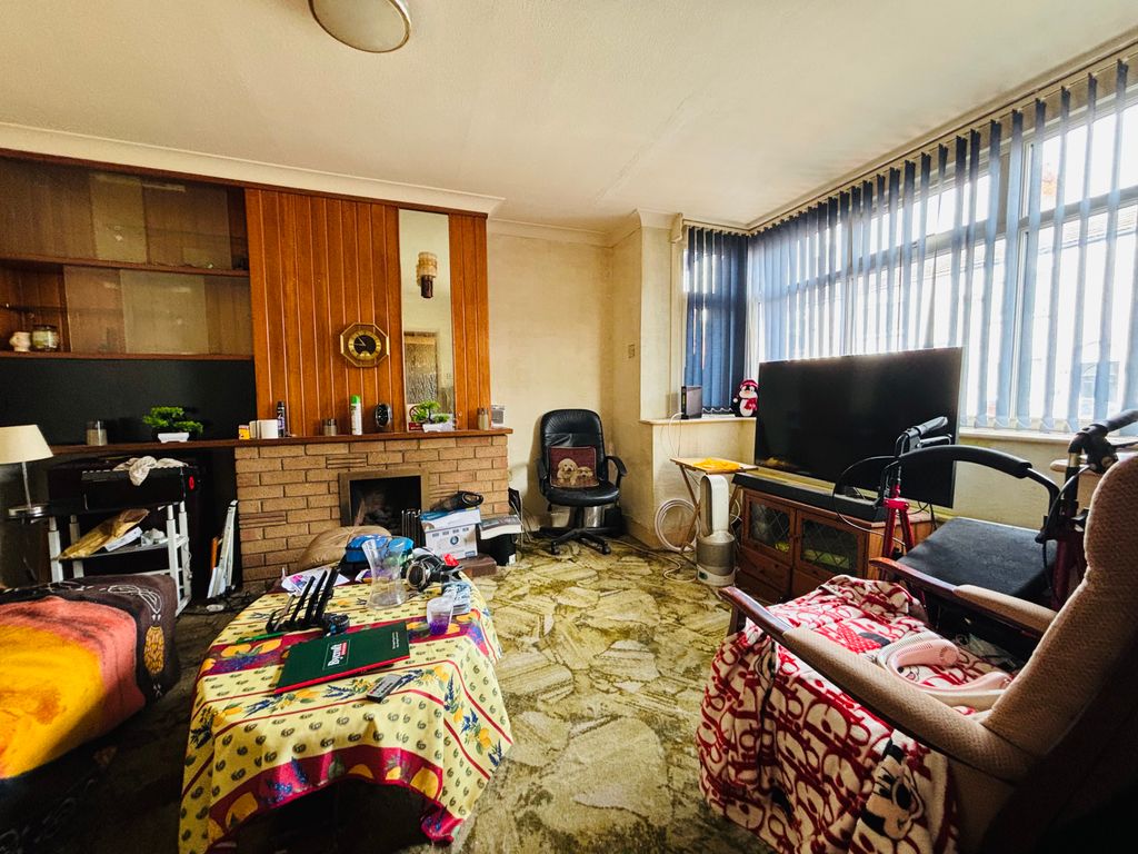 Property photo 3 of 11