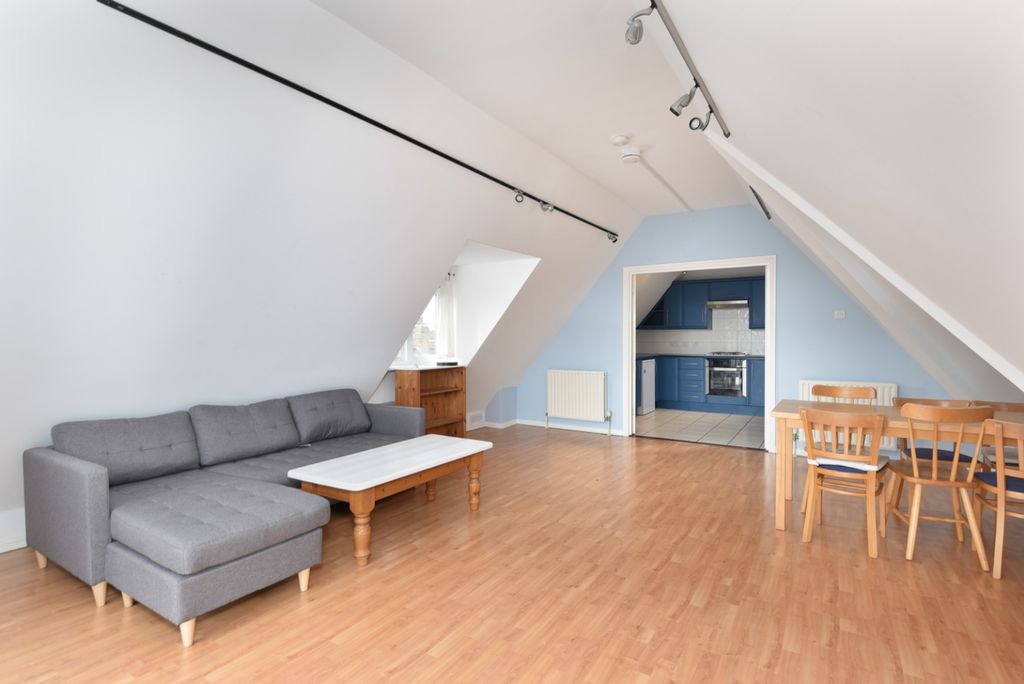 Property photo 3 of 11 3390724