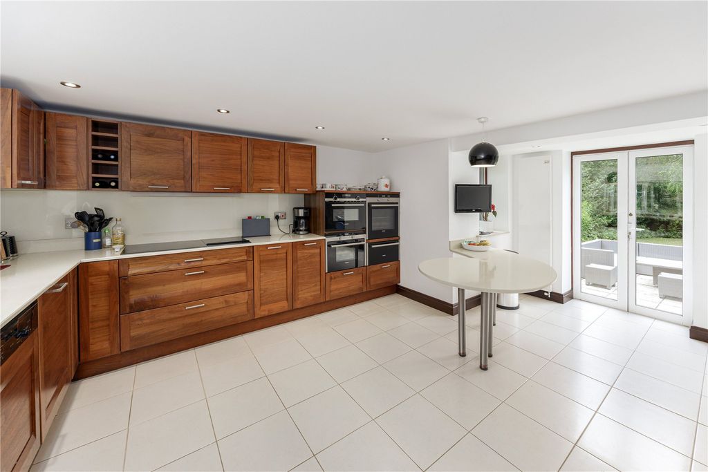 Property photo 3 of 22 Picture No. 04