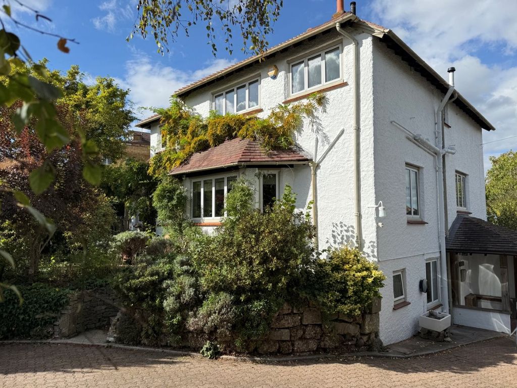 Property photo 1 of 33