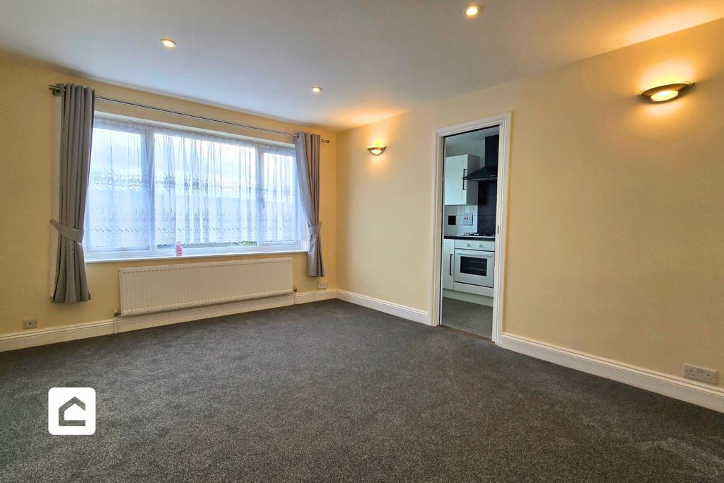 Property photo 3 of 9 4