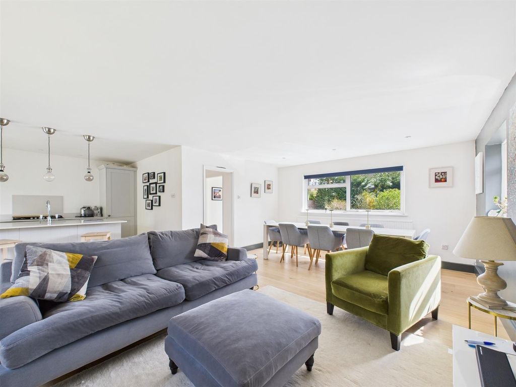 Property photo 2 of 26 Cam02885G0-Pr0347-Still010.Jpg