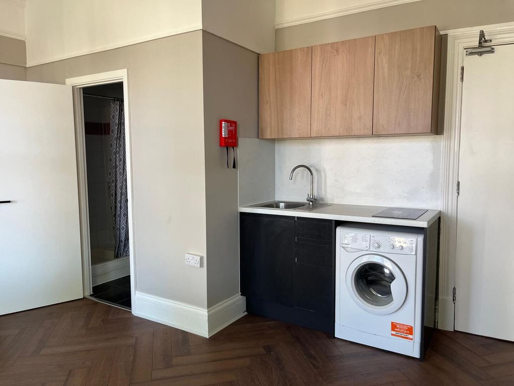 Property photo 2 of 7 Utility Room