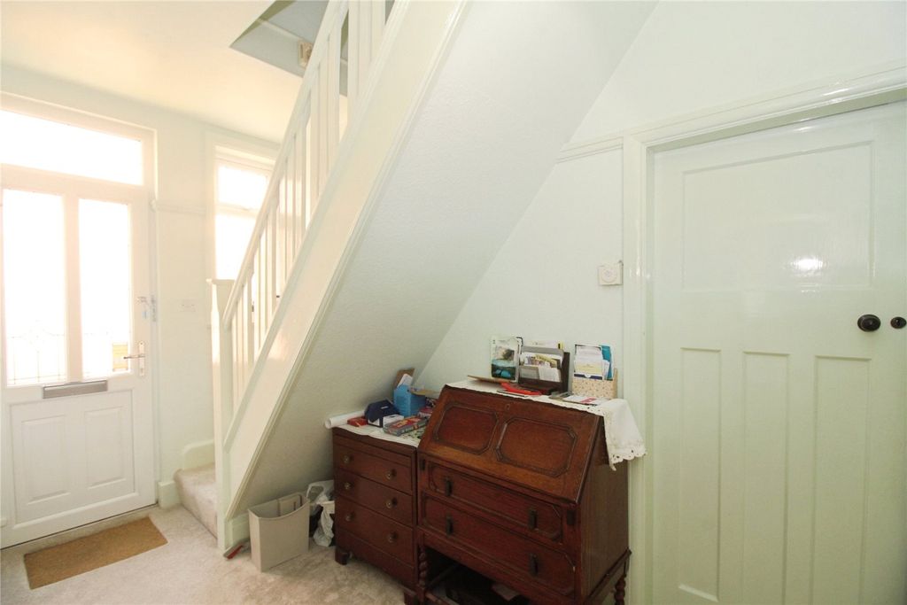 Property photo 3 of 11 Entrance Hall