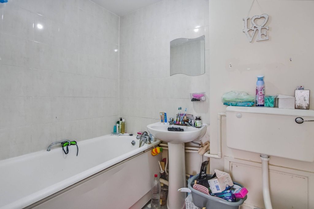 Property photo 3 of 14 114 Jersey House, 2 Eastfield Road, Enfield, Middlesex, En3 5Uy