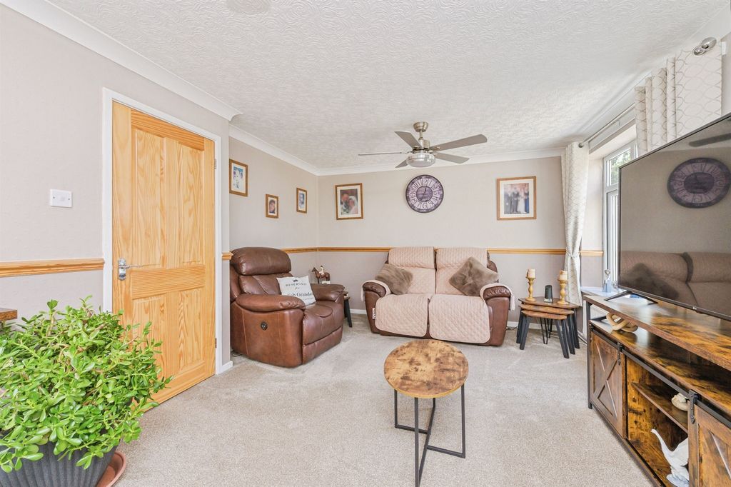 Property photo 2 of 20