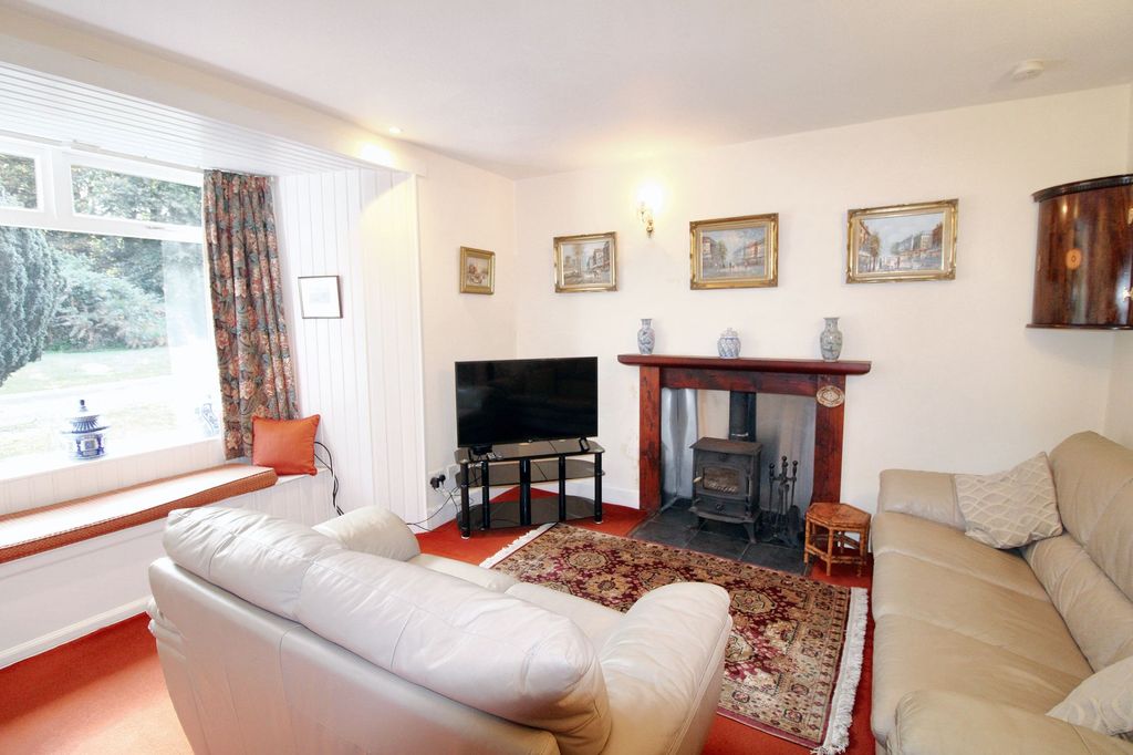 Property photo 3 of 22 Lounge