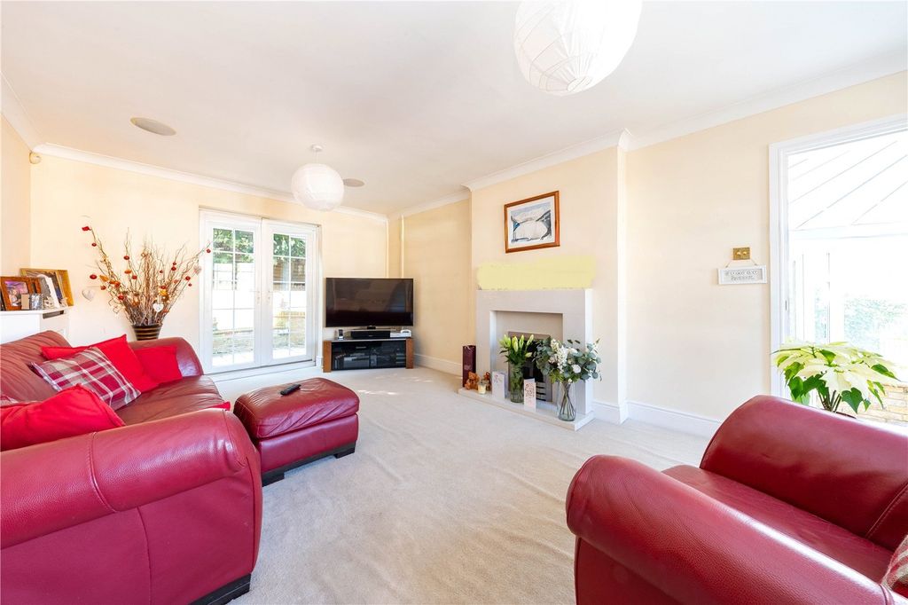 Property photo 2 of 19 Lounge