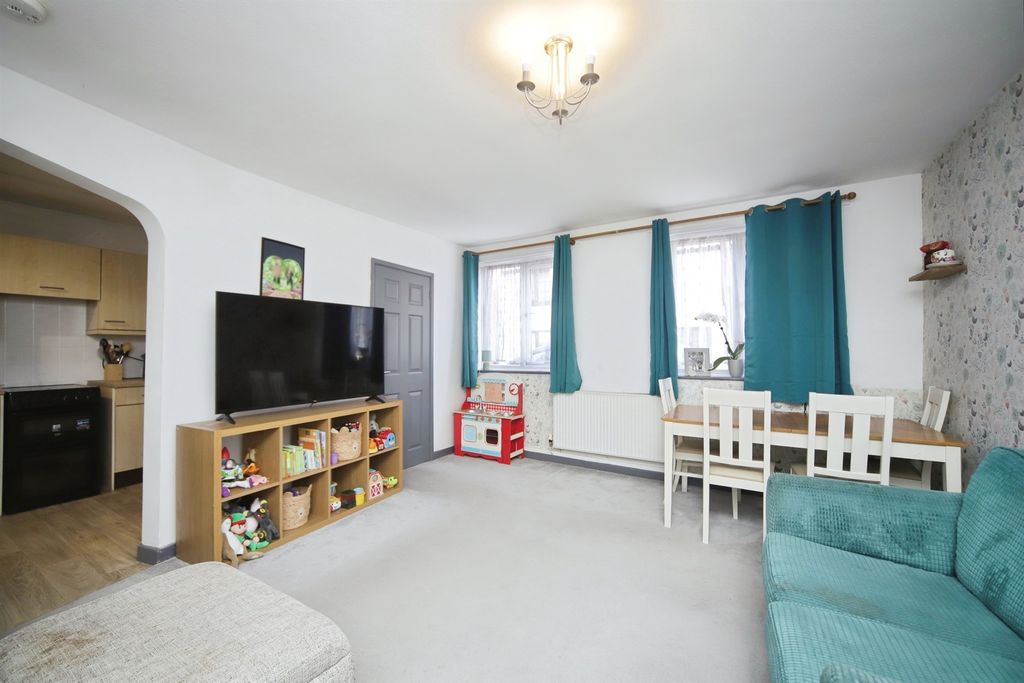 Property photo 3 of 11