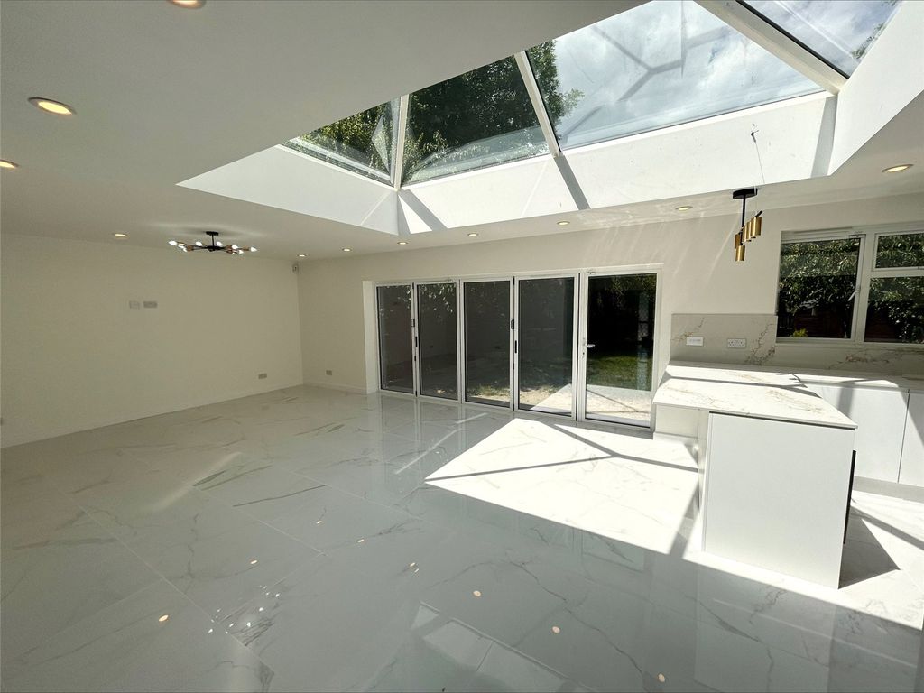 Property photo 3 of 27 Picture No. 11