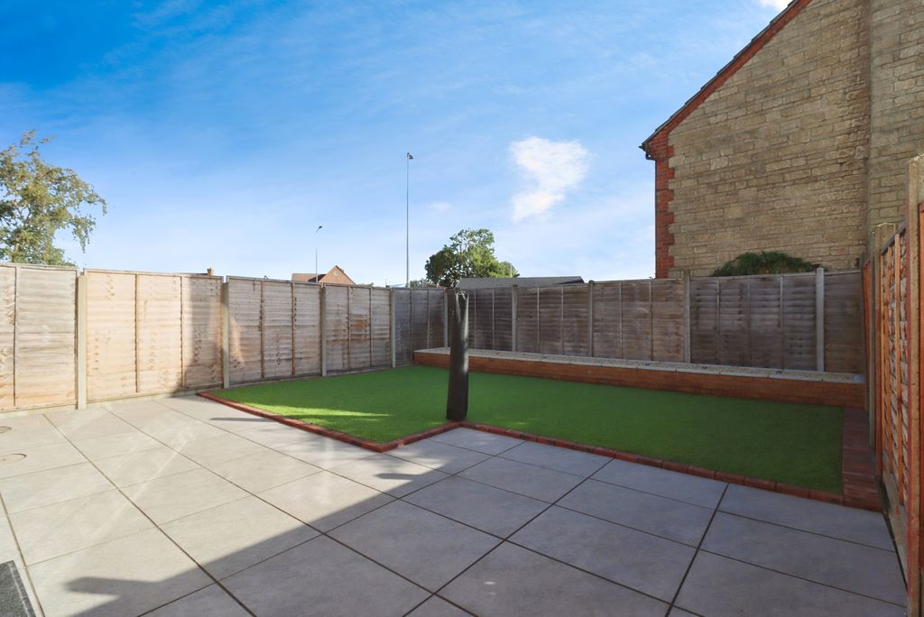 Property photo 2 of 18 Garden