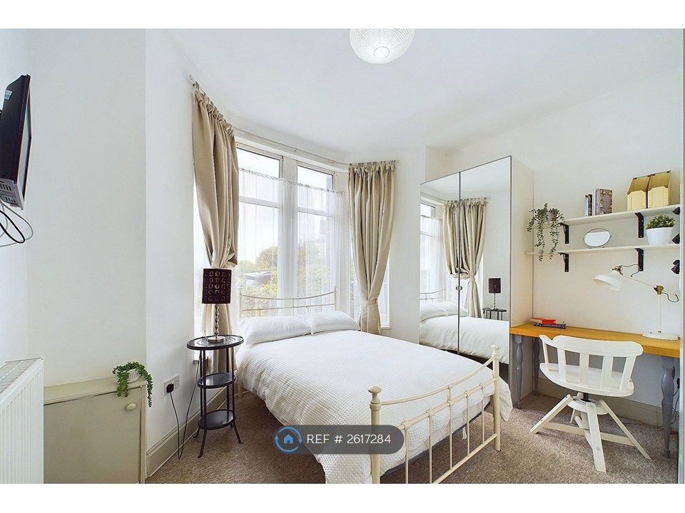Property photo 2 of 11 Room 1