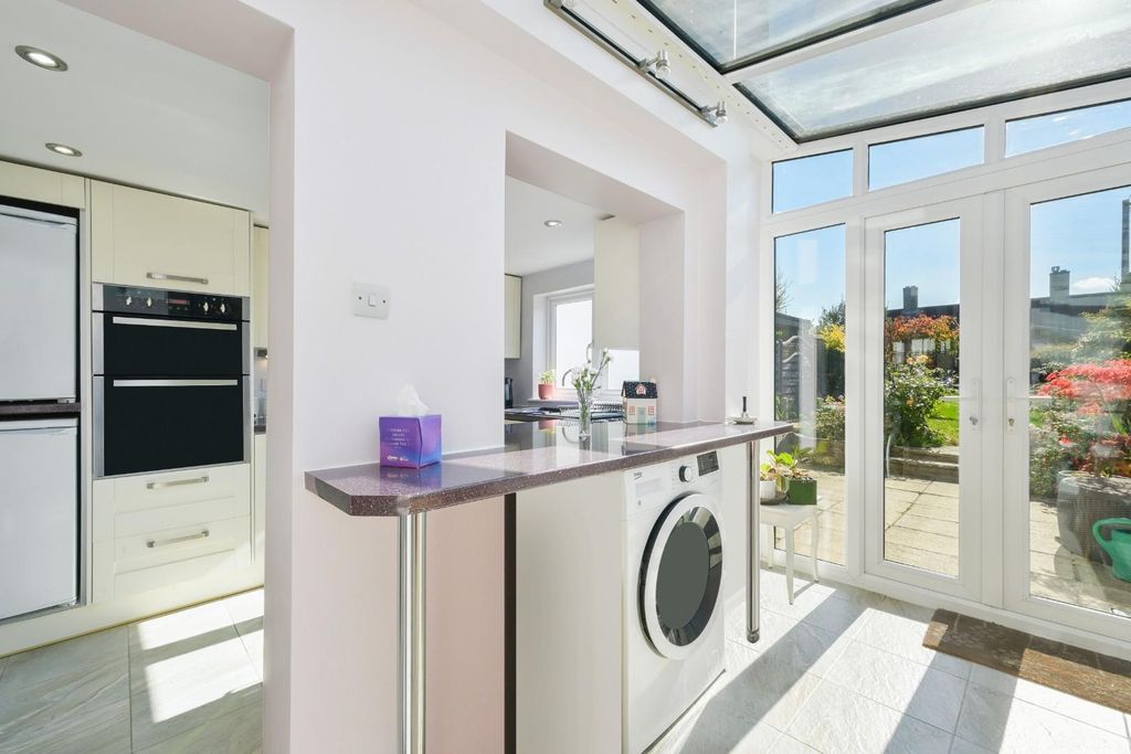 Property photo 3 of 17 Ferndale Road (3).Jpg