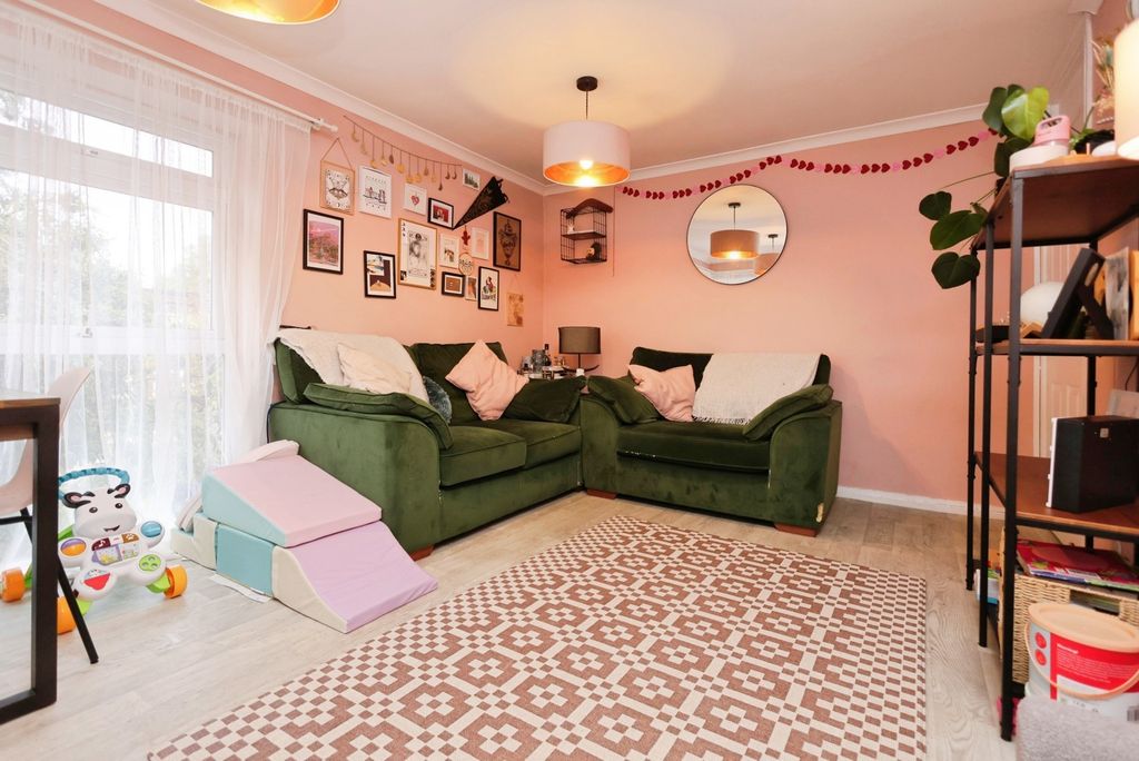 Property photo 3 of 17 Pbox-Img.Jpg