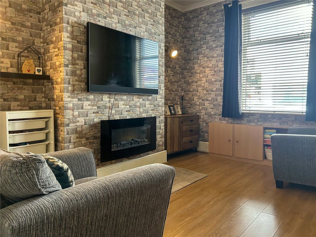 Property photo 3 of 19 Living Room