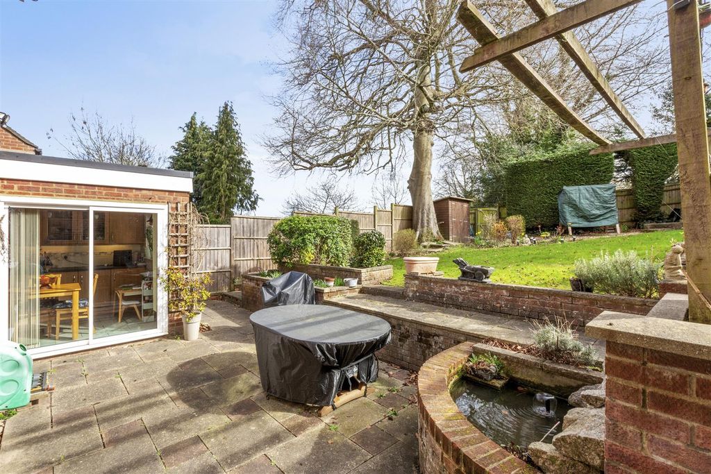 Property photo 3 of 15 3 Sabina Close, Hp12 3Hf-11.Jpg