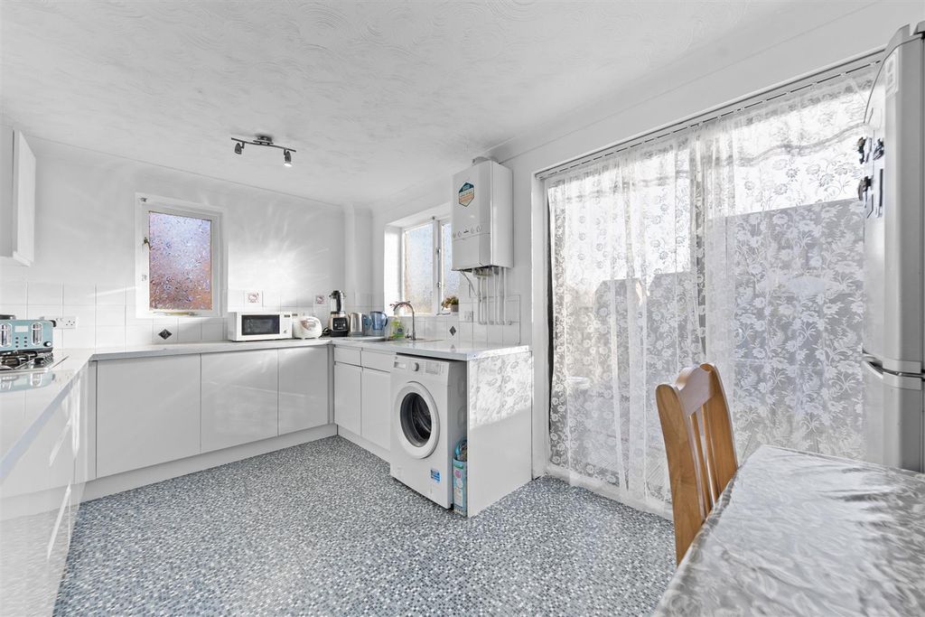 Property photo 3 of 14 49Brafordgardensweb12.Jpg