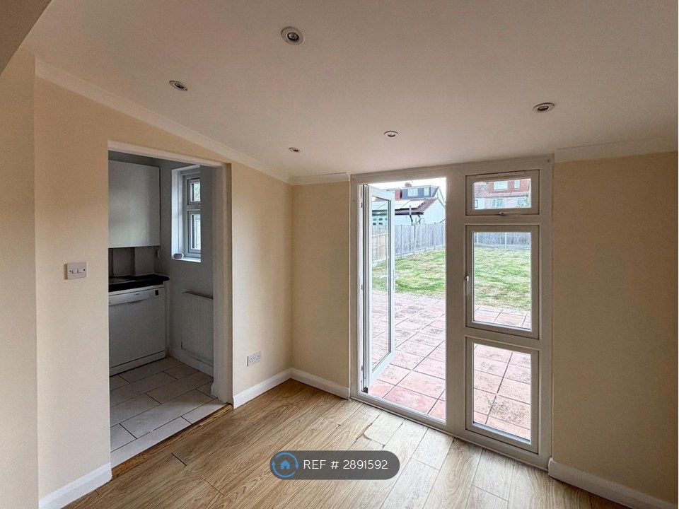 Property photo 3 of 34