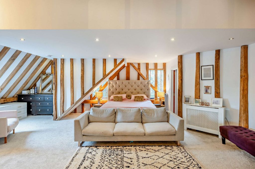 Property photo 2 of 22 Main Bedroom