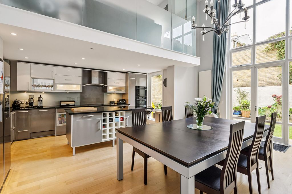 Property photo 3 of 19 Image