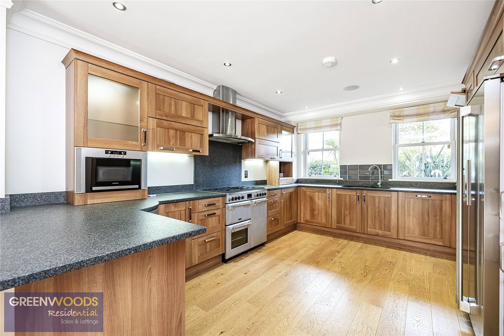 Property photo 3 of 37 Picture No. 01