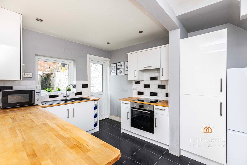 Property photo 2 of 24