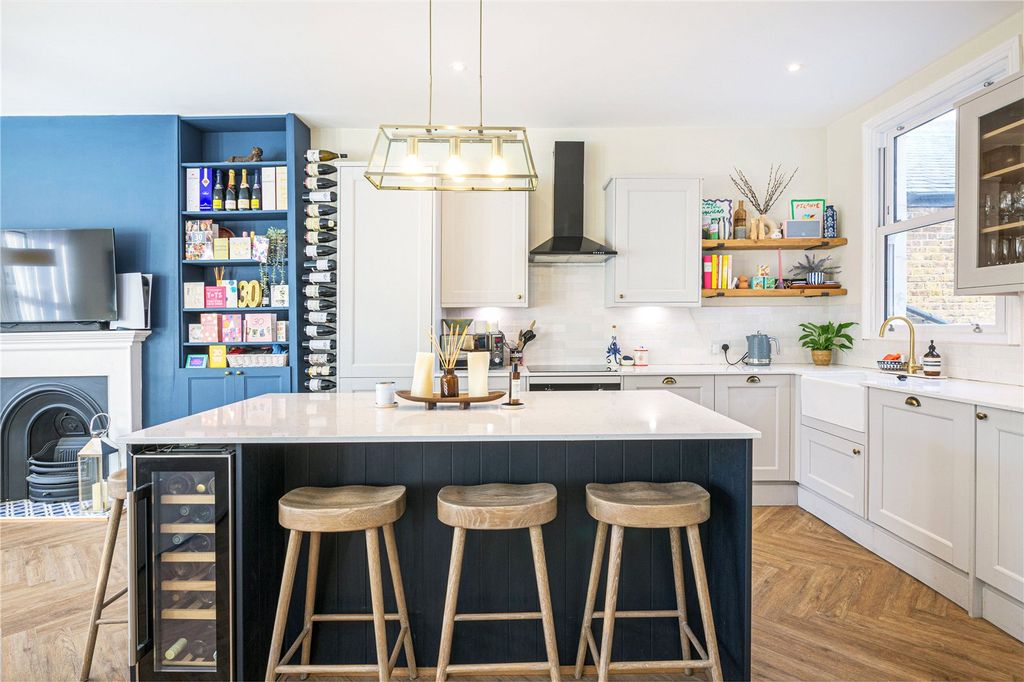 Property photo 3 of 15 Kitchen