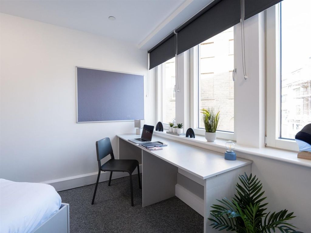 Property photo 1 of 28