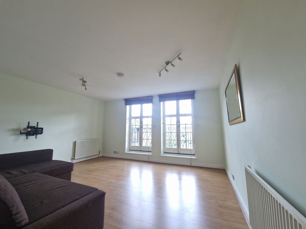 Property photo 1 of 14 2 Bedroom, 2 Bathroom Apartment With Secure Parking In Garden Suburb At Golders Green Nw11