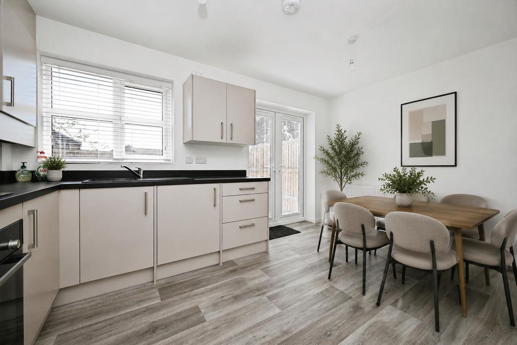 Property photo 3 of 17 Kitchen/Diner