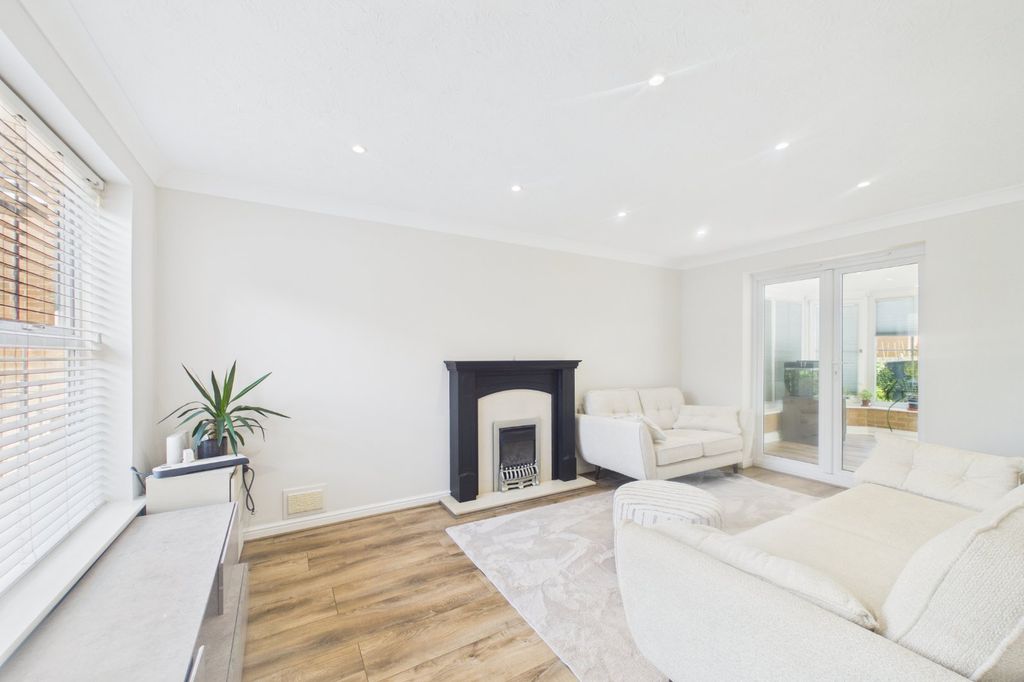 Property photo 2 of 15 Picture No. 11