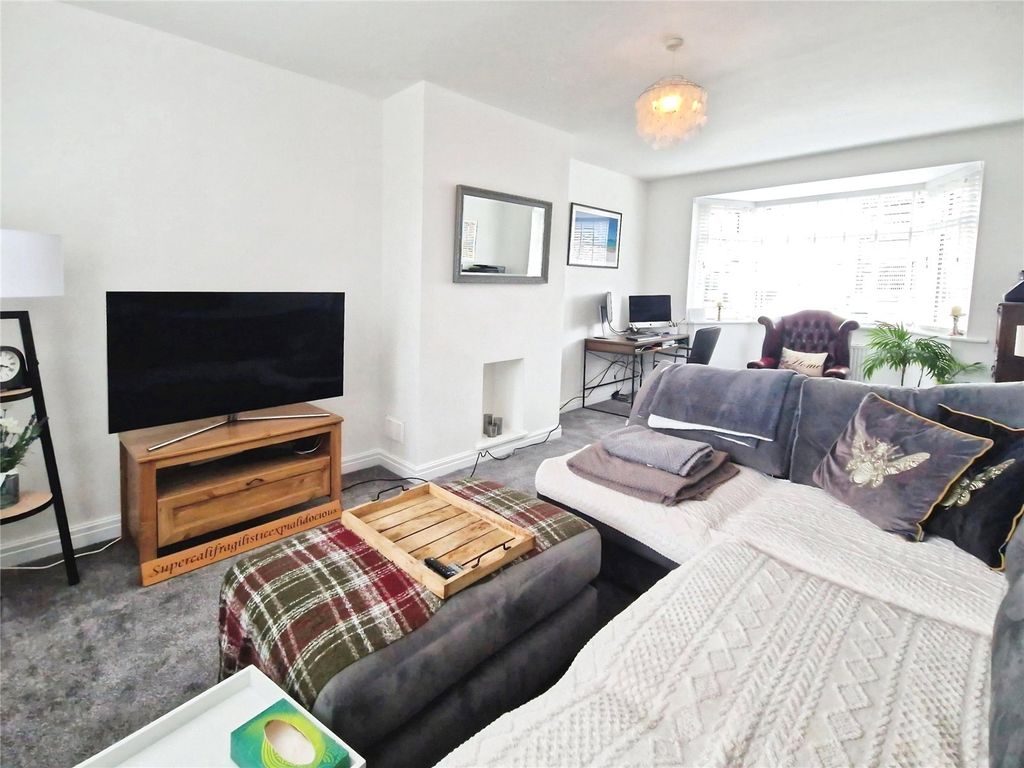 Property photo 2 of 17 Picture No. 15
