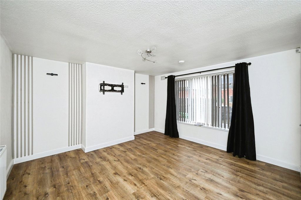 Property photo 2 of 14 Picture No. 16