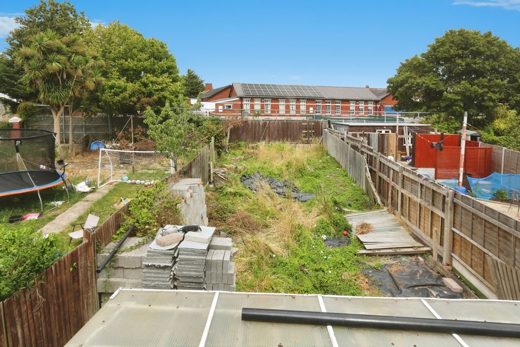 Property photo 2 of 17 Photo
