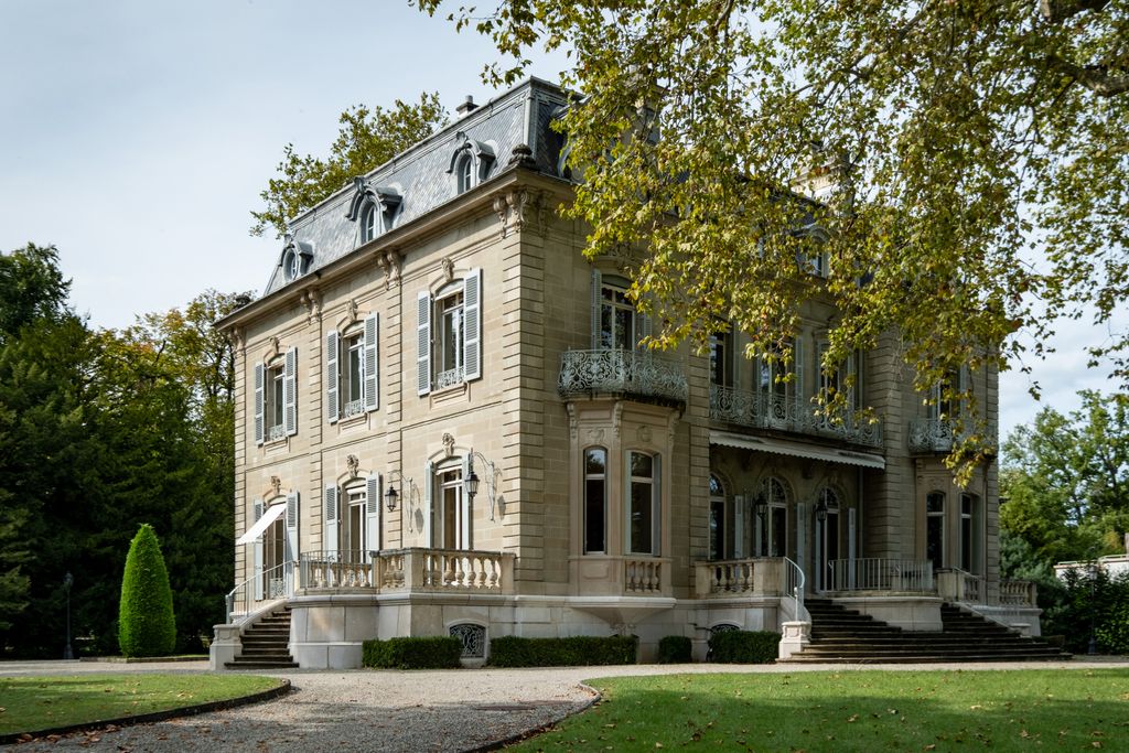 Property photo 3 of 35 Villa Fleur D'eau | 154 Route De Suisse, Versoix, Geneva 1290, Switzerland | Concierge Auctions
