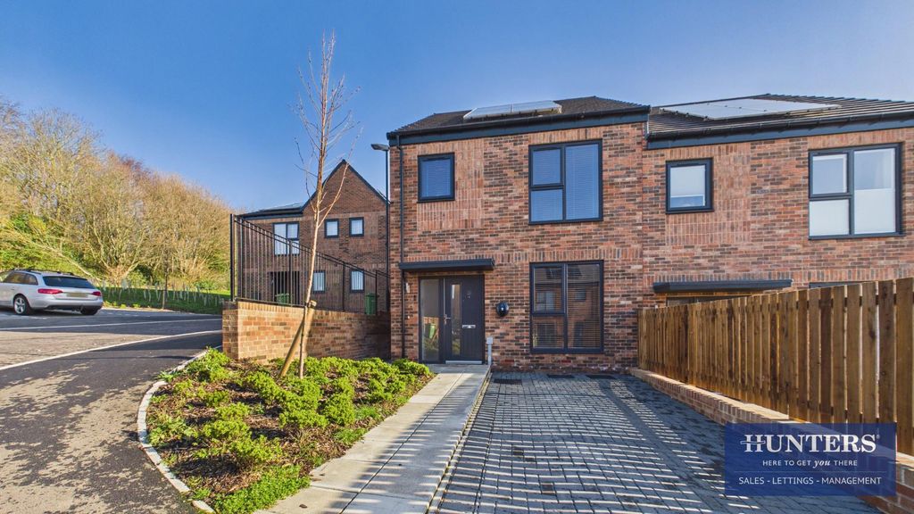 Property photo 1 of 18 External