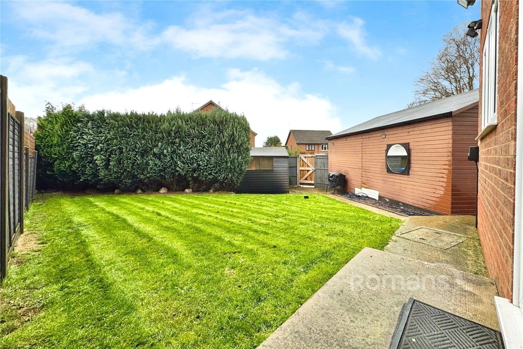 Property photo 2 of 11 Garden