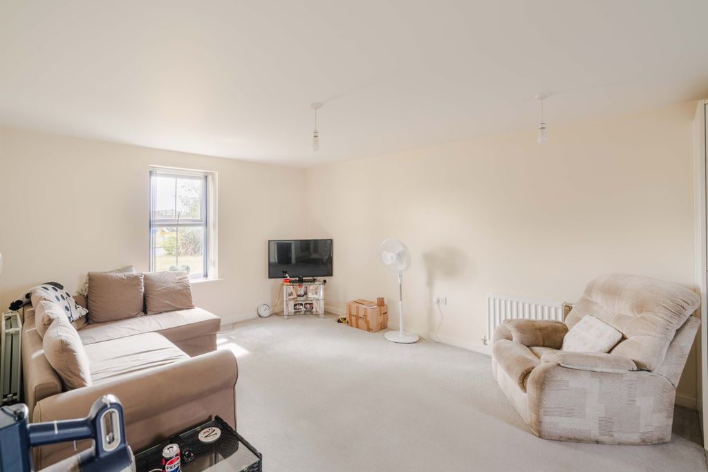 Property photo 2 of 13 4