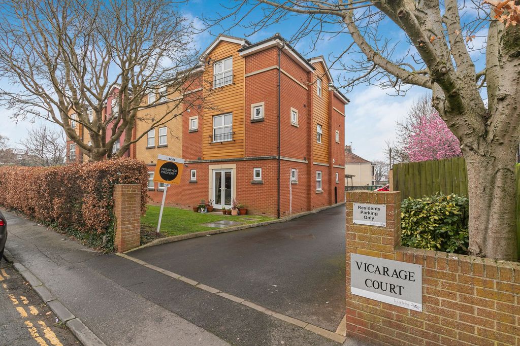 Property photo 2 of 21