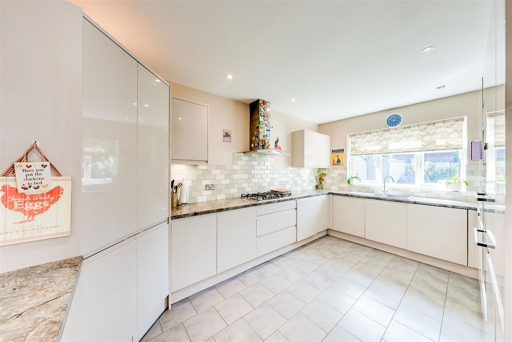 Property photo 2 of 26 A7S04821Hdr.Jpg