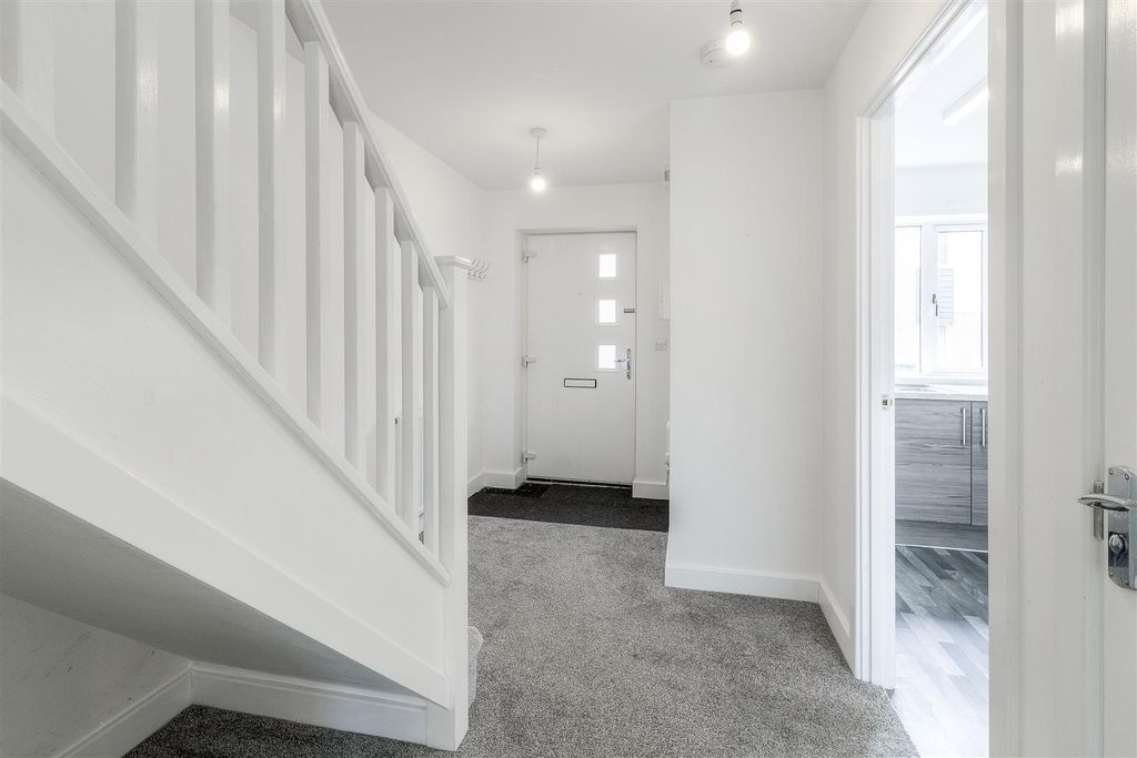 Property photo 2 of 15 Entrance Hall