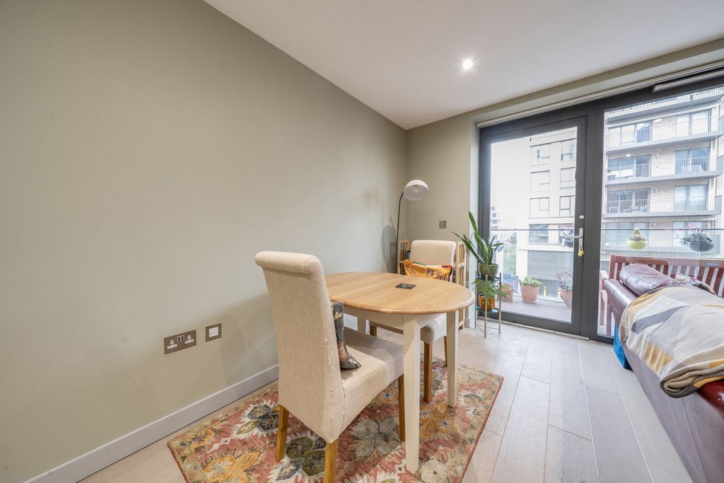 Property photo 3 of 21 1365843-9-68F111A...