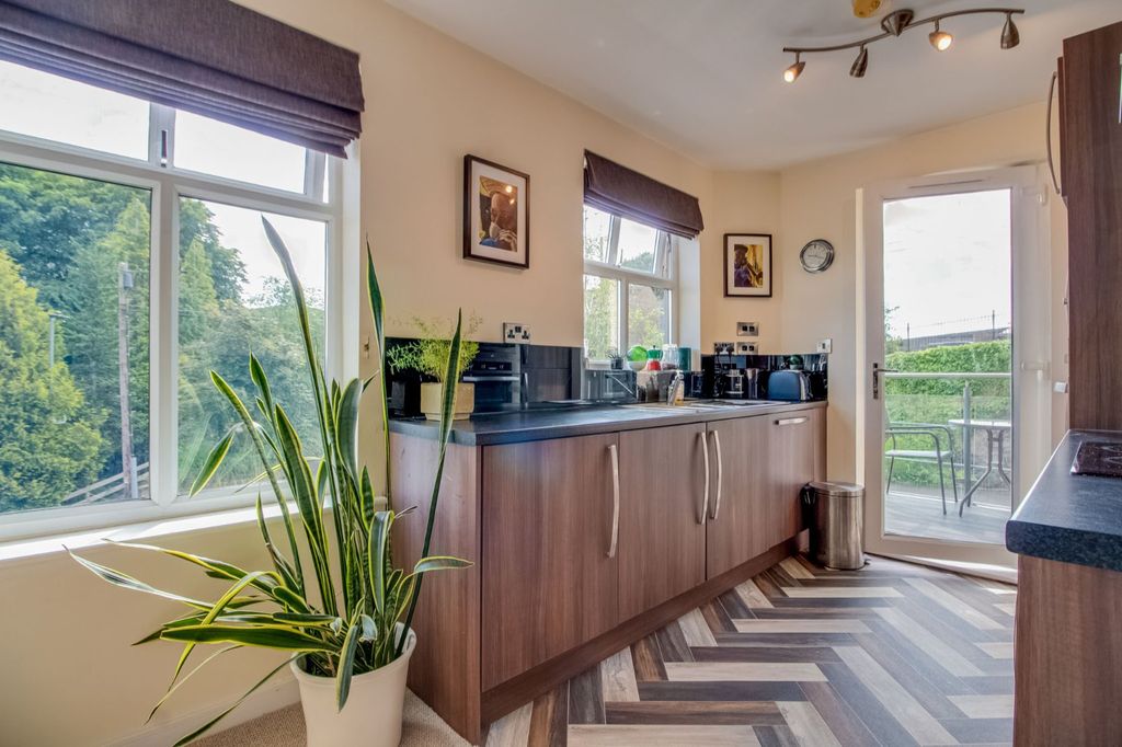 Property photo 3 of 19 Kitchen