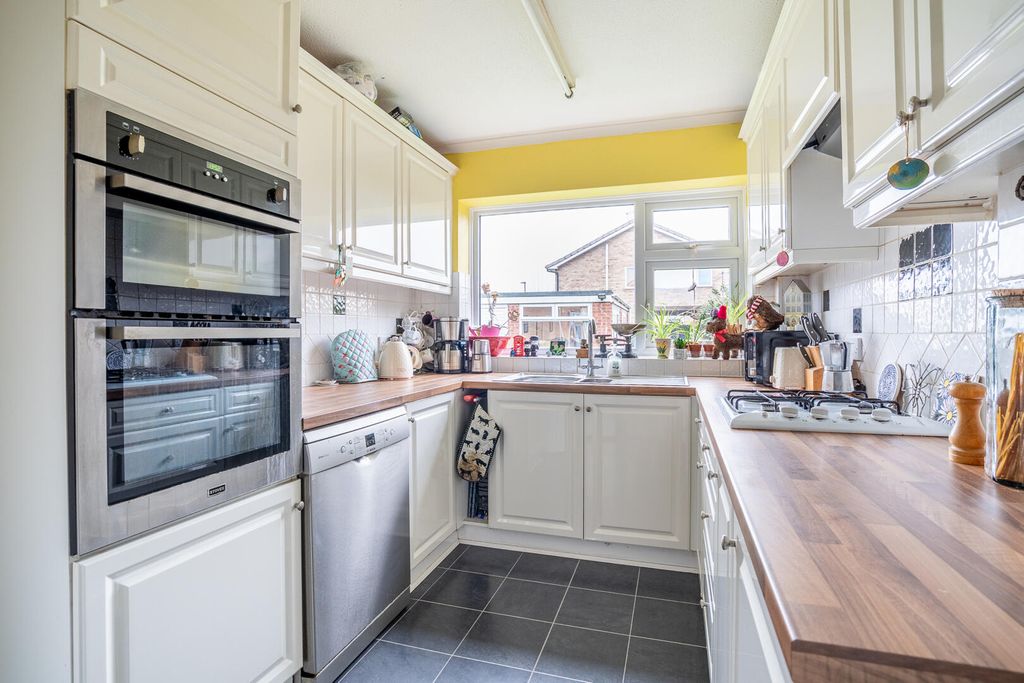 Property photo 3 of 13 Kitchen